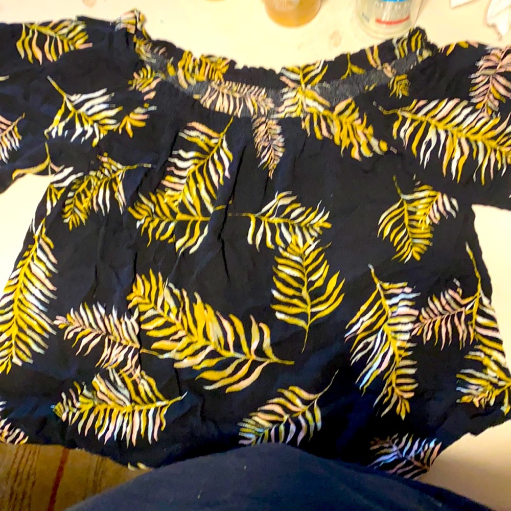 Cute tropical leafy top